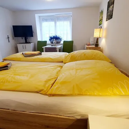 Apartment Gruener Fuerst Mit Sitzecke Im Innenhof & Naehe Park & Erdgeschoss Bad Muskau Zimmer foto