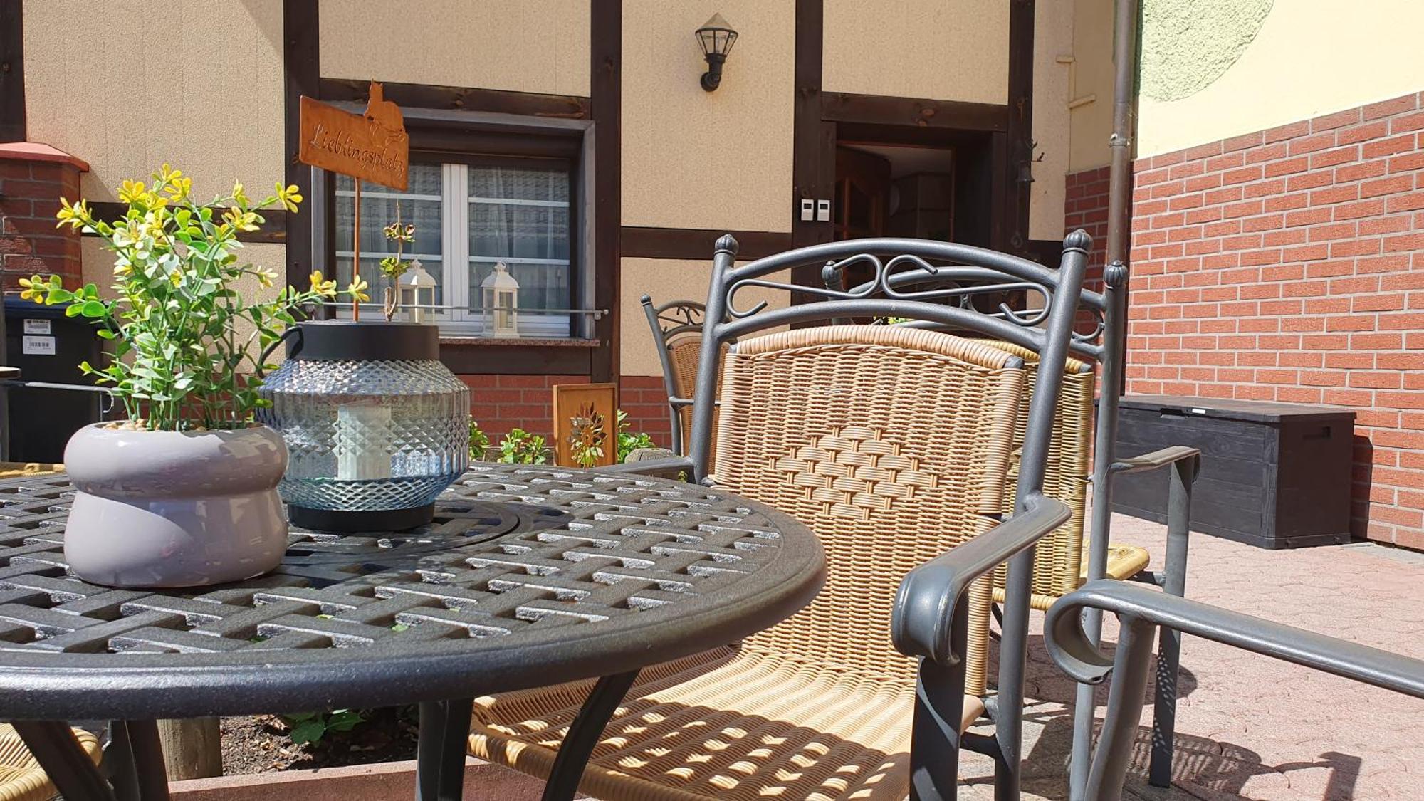 Gruener Fuerst Mit Sitzecke Im Innenhof & Naehe Park & Erdgeschoss Apartment