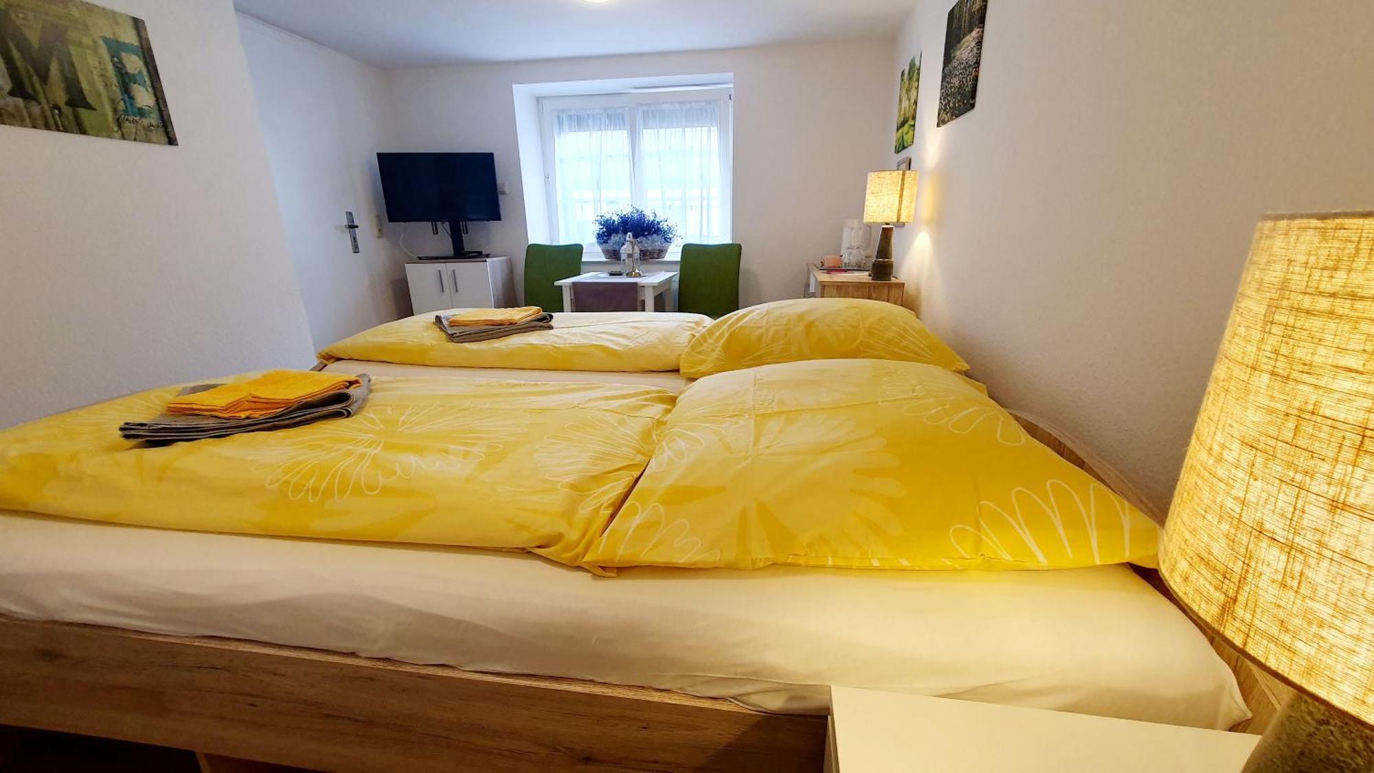 Gruener Fuerst Mit Sitzecke Im Innenhof & Naehe Park & Erdgeschoss Apartment Bad Muskau