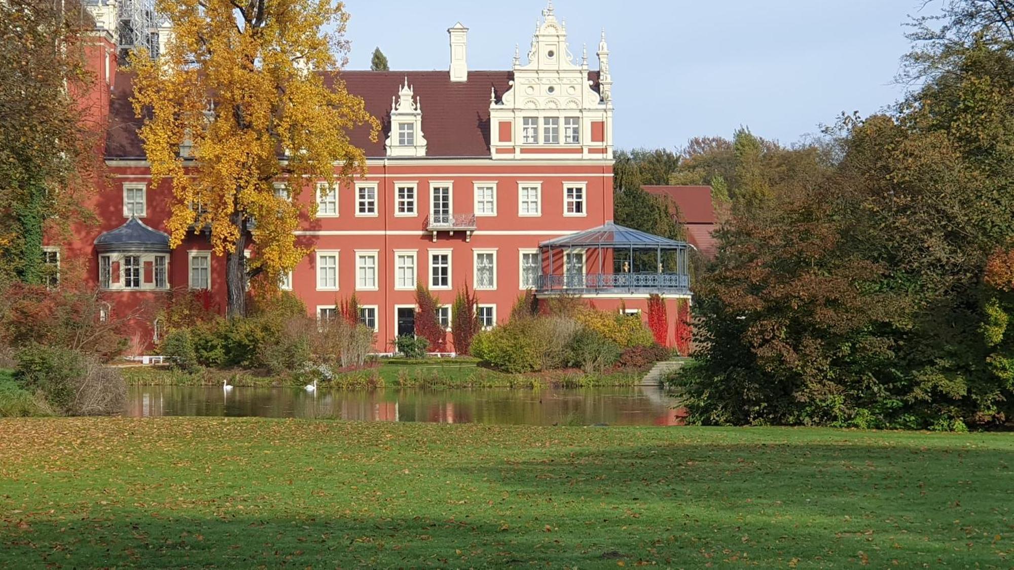 Gruener Fuerst Mit Sitzecke Im Innenhof & Naehe Park & Erdgeschoss Apartment