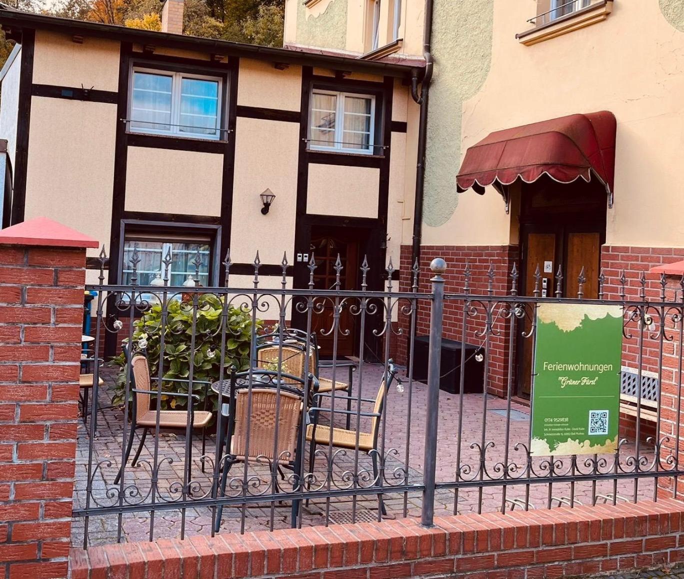 Gruener Fuerst Mit Sitzecke Im Innenhof & Naehe Park & Erdgeschoss Apartment